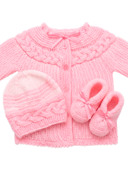 Conjunto rosa para bebé con gorro y botines